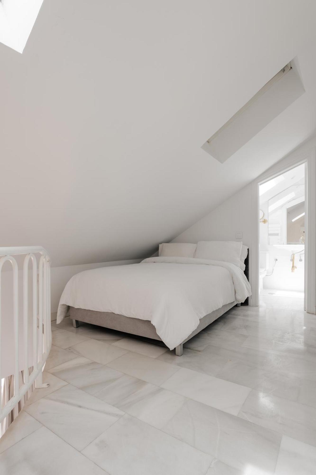 Sonder Santa Ana Aparthotel มาดริด ภายนอก รูปภาพ